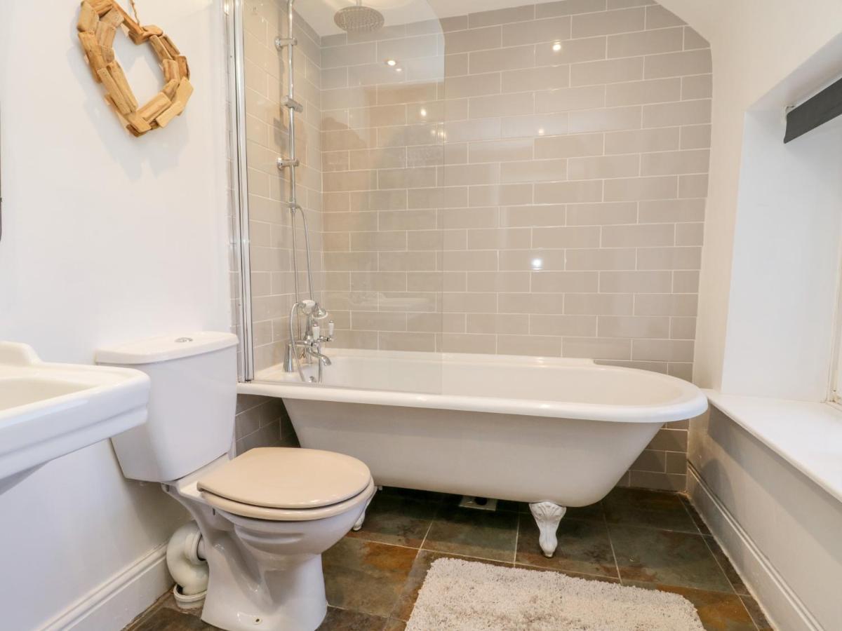 The Lodge Whitby Bagian luar foto